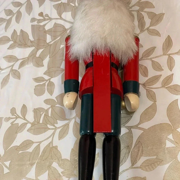 15 inches Christmas Nutcracker Decoration Soldier in Red and Green Outfit - Picture 3 of 6